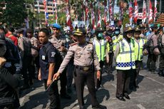 Bubarkan Deklarasi Ganti Presiden di Surabaya, Polwan Dicakar Emak-emak