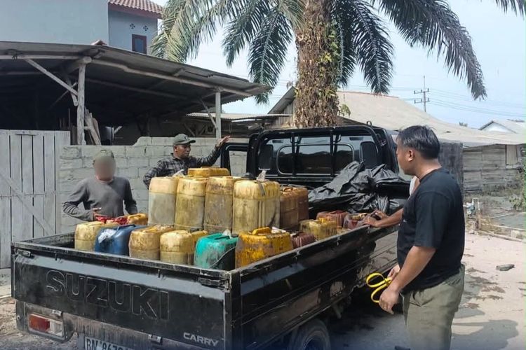 Pikap Dicegat Saat Menuju Lokasi Tambang, 837 Liter BBM Subsidi Diamankan
