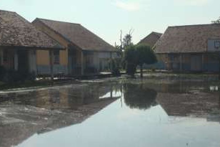 Banjir yang merendam lapangan SMP Negeri 2 Indralaya Utara mengakibatkan aktivitas di sekolah tersebut menjadi terganggu