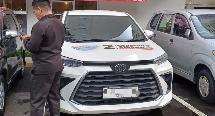 Cek TPS di Kalibata City, Bawaslu Masih Temukan Mobil Ditempel Stiker Capres-Cawapres