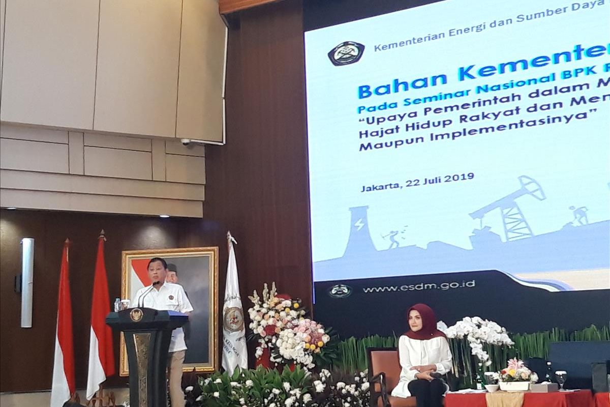 Menteri Energi dan Sumber Daya Mineral (ESDM) Ignasius Jonan pada acara seminar nasional Memetakan Makna Risiko Bisnis dan Risiko Kerugian Keuangan Negara di Sektor Minyak dan Gas Bumi di Auditorium BPK Jakarta, Senin (22/7/2019).