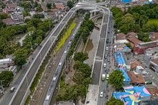 Pengecatan Atap Rumah di Sekitar Flyover Lenteng Agung Terkendala Cuaca