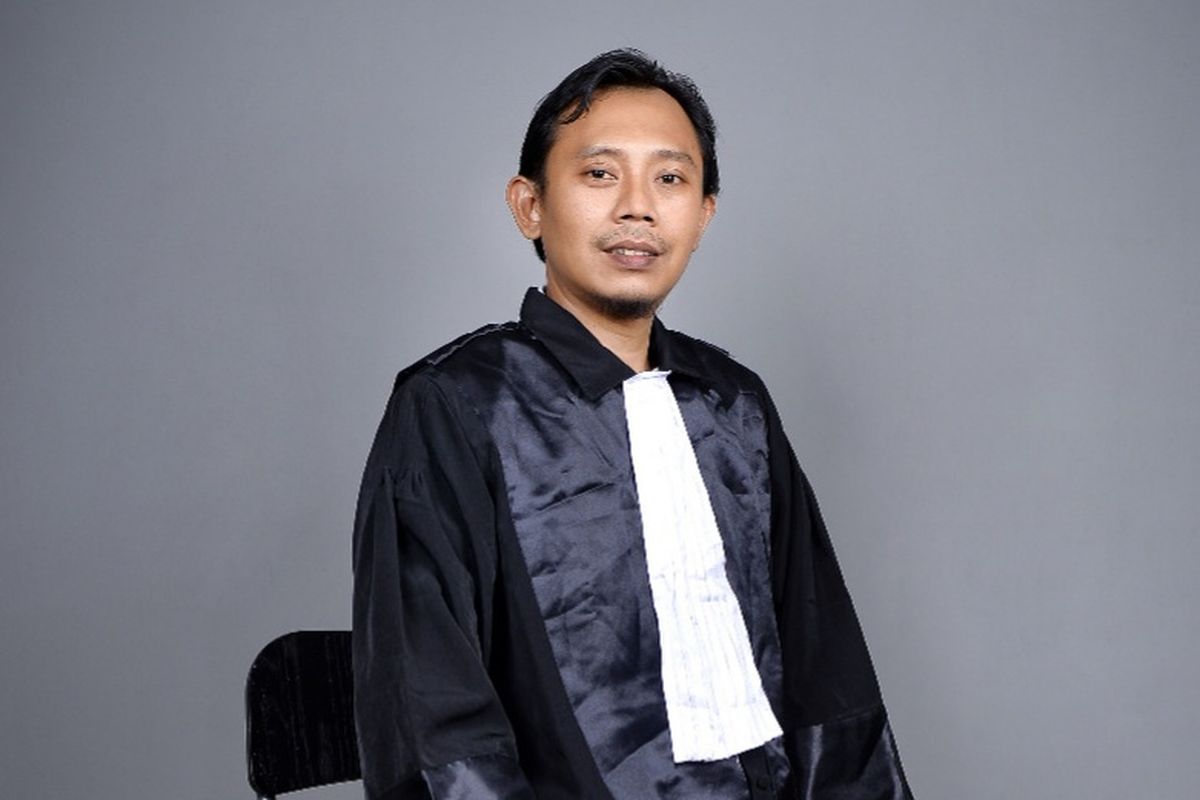 Kuasa hukum 32 pegawai Sanofi Indonesia, Sholakudin