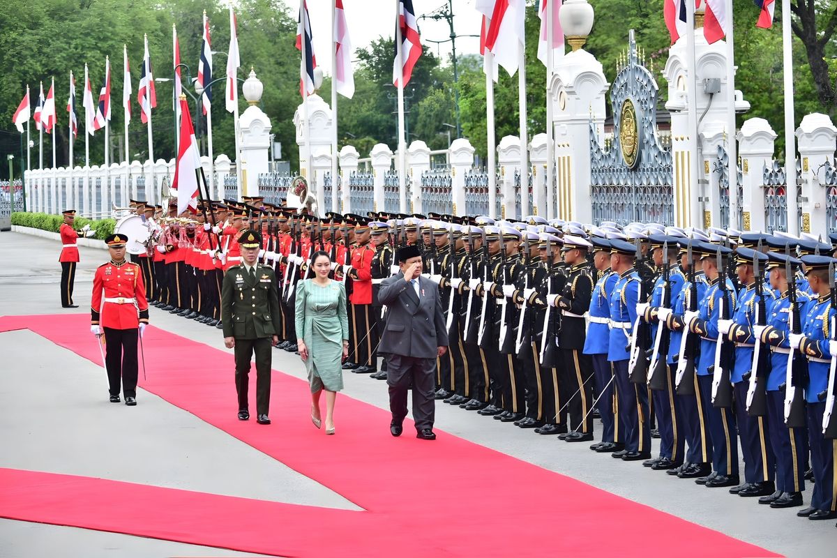 Presiden Republik Indonesia Prabowo Subianto saat tiba di Government House, Bangkok, Thailand pada Senin (19/5/2025) pagi.