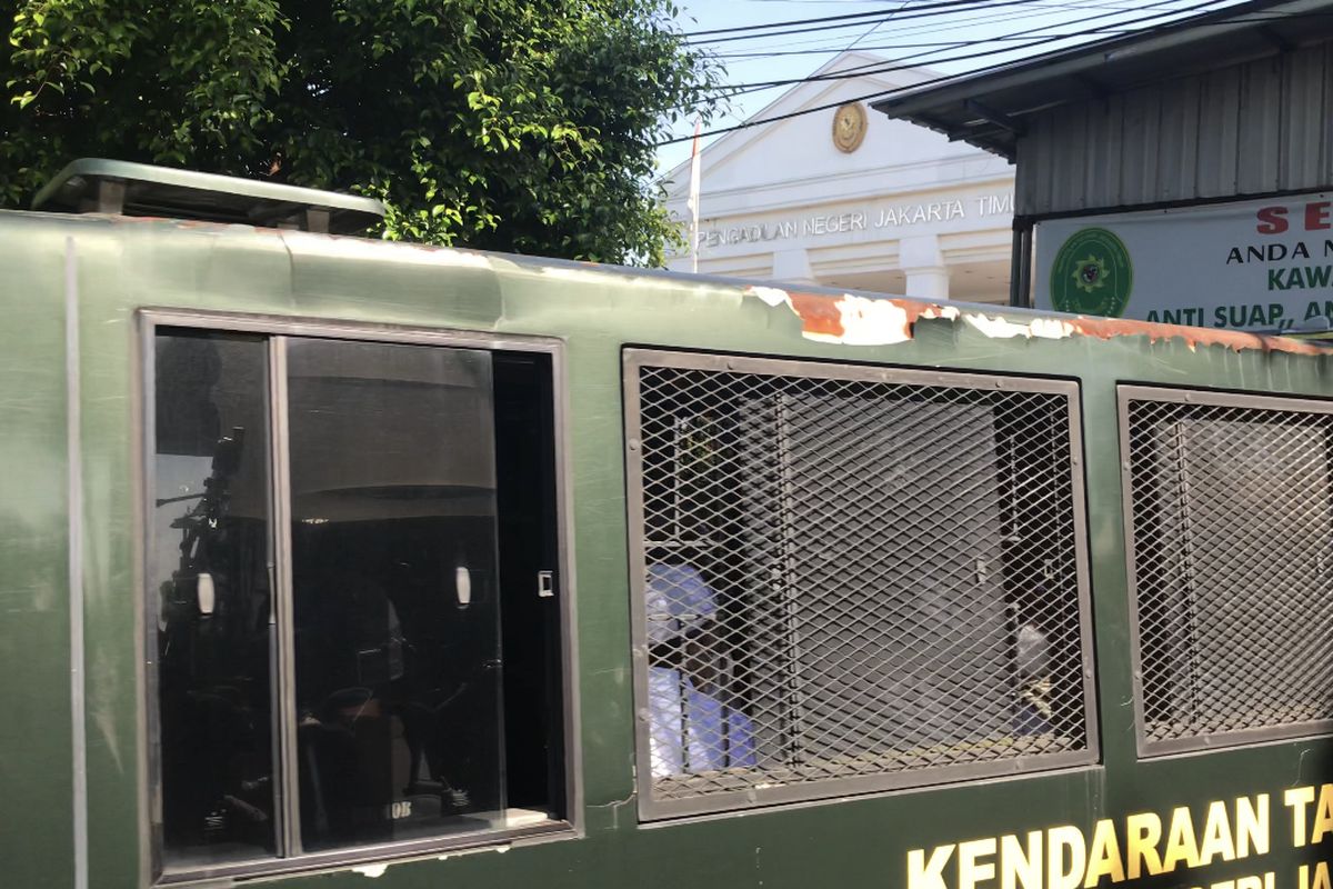 Terdakwa kasus kerumunan dan peghasutan, Rizieq Shihab tiba di Pengadilan Negeri Jakarta Timur, Cakung, Jakarta Timur pada Jumat (26/3/2021) pagi.