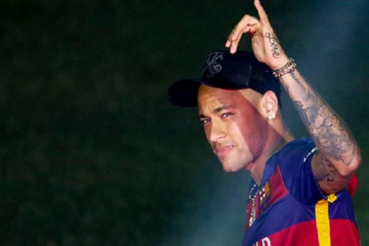 Neymar merayakan pesta juara Barcelona di Camp Nou, Senin (23/5/2016). 
