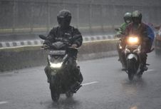 Jangan Langsung Disimpan, Begini Cara Menangani Motor Setelah Kehujanan