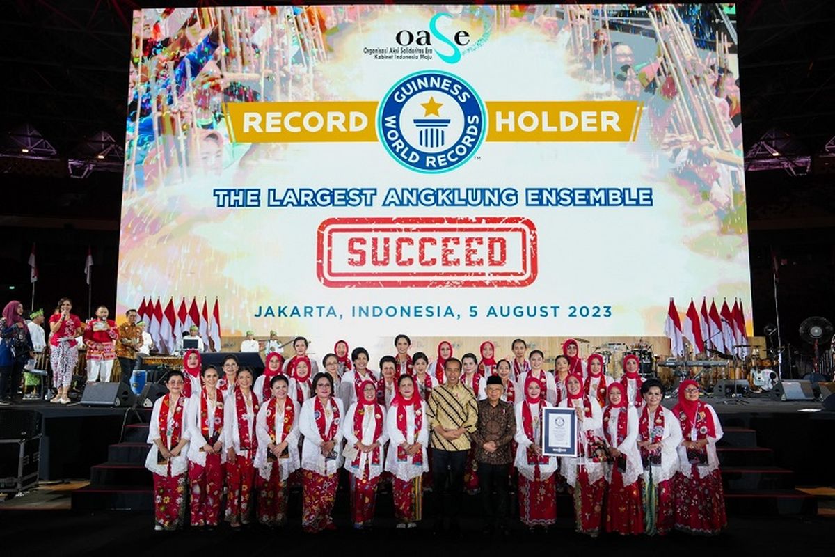 Indonesia berhasil memecahkan rekor sebagai negara yang menyelenggarakan pergelaran angklung terbesar di dunia dan masuk dalam GWR.