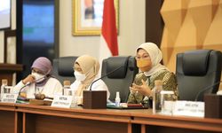 Menaker Ida Sahkan Agenda Kerja Tripartit Nasional Tahun 2021