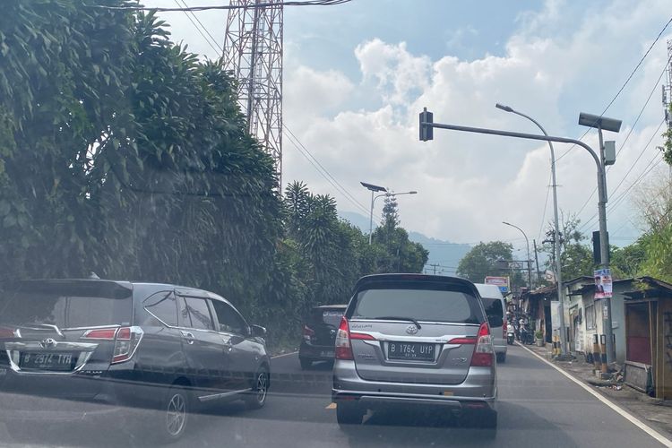 Arus lalu lintas di Puncak, Bogor Selasa (26/12/2023)