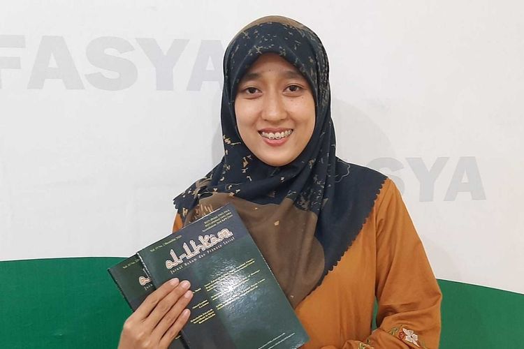 Salah satu terbitan jurnal Al-Ihkam Fakultas Syariah IAIN Madura diperlihatkan tim jurnal yang kini sudah terindeks Scopus. Jurnal ini menjadi salah satu dari 10 jurnal di PTKI se-Indonesia yang masuk database jurnal dunia.