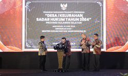 Dorong Iklim Investasi di Sulsel, Menkumham Resmikan 33 Desa/Kelurahan Sadar Hukum