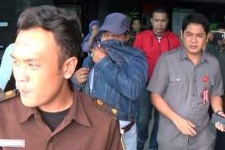 Setelah enam tahun menjadi buronan dalam kasus korupsi pembangunan kantor Bupati Bombana, Yunus yang divonis 4 tahun penjara akhirnya berhasil ditangkap di rumahnya di Kota Makassar, Selasa (26/4/2016).