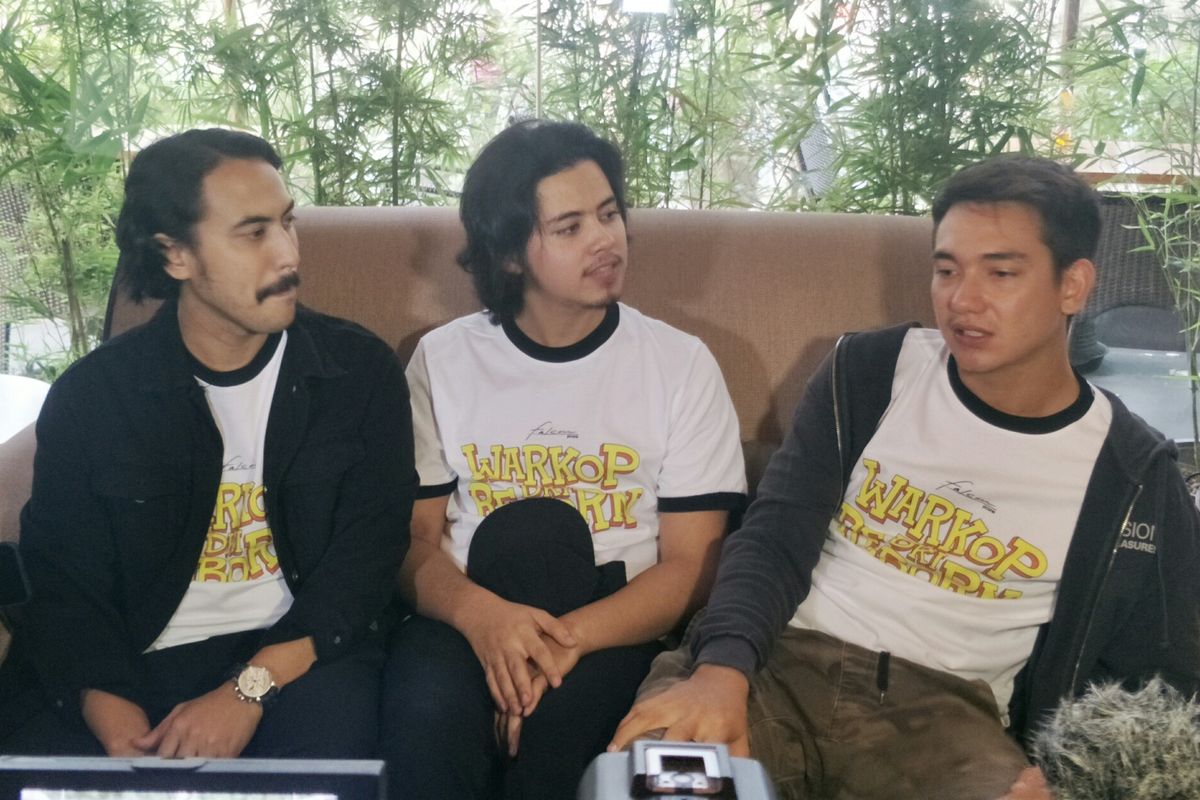 Aliando, Adipati Dolken dan Randy Nidji Sebagai Dono, Kasino, Indro dalam peluncuran trailer film Warkop DKI Reborn di XXI Epicentrum, Jakarta Selatan, Rabu (14/8/2019).