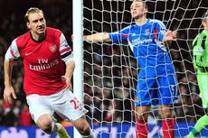 Bendtner-Oezil Cetak Gol, Arsenal Tundukkan Hull di Emirates