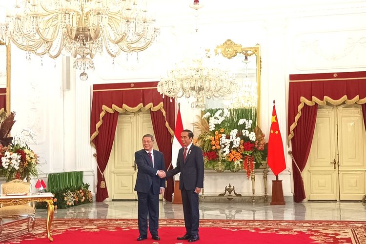 Presiden Joko Widodo saat menerima kunjungan Perdana Menteri (PM) China Li Qiang di Istana Merdeka, Jakarta, pada Jumat (8/9/2023).