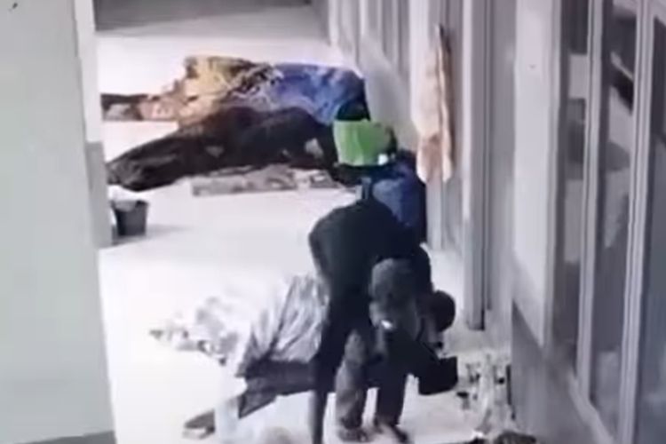 Pencuri di Ponorogo Gasak 2 HP Pengunjung yang Tertidur di Ruang Tunggu RSUD