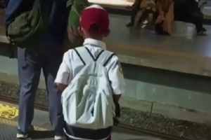 Subuh di Atas KRL: Perjalanan Panjang Bocah Tangerang yang Setia pada Sekolah Lamanya