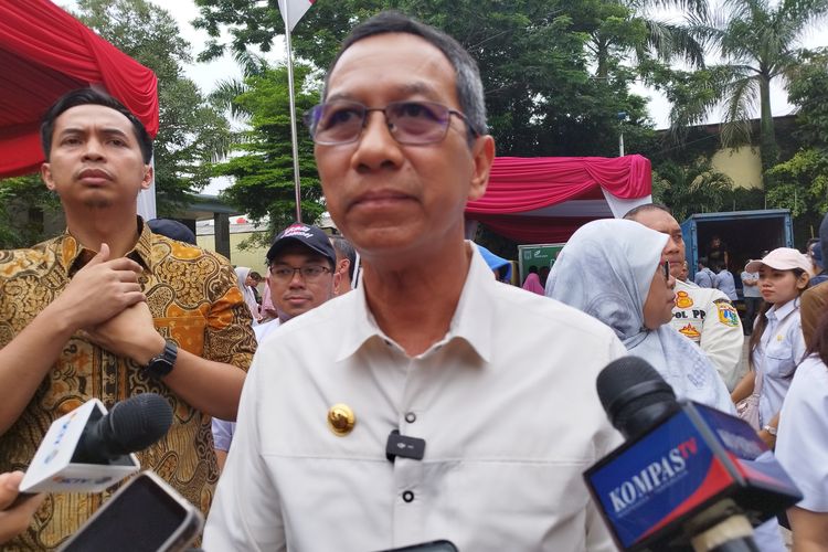 Penjabat (Pj) Gubernur Heru Budi Hartono saat ditemui di kantor Kecamatan Palmerah, Jakarta Barat, Rabu (21/2/2024)