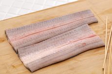 6 Cara Filet Unagi atau Ikan Sidat, Bekal Bikin Sushi dan Donburi