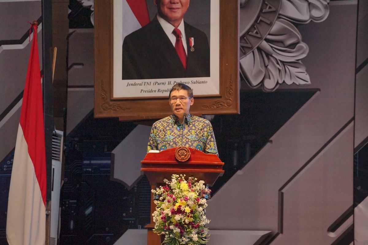 Rektor UM Prof. Hariyono dalam pidato dies natalis UM ke-72th mengingatkan pentingnya integritas dan semangat melayani dalam kepemimpinan.