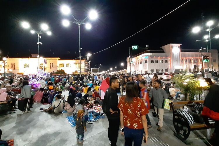 Kawasan 0 Km Kota Yogyakarta dipenuhi Wisatawan dan Warga menanti Malam Pergantian Tahun Selasa (31/12/2019)