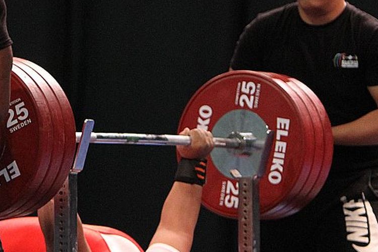 Lifter Anto Boi menggondol medali emas di kelas 88 kg.