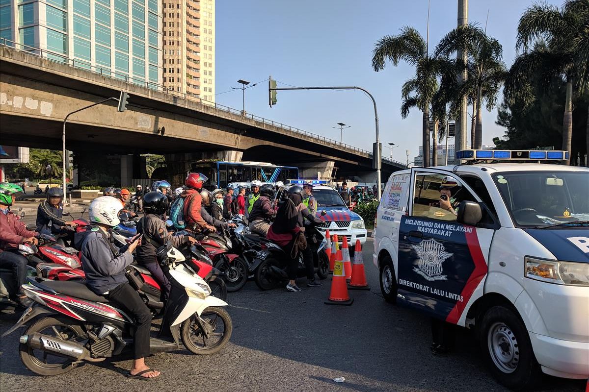 jalan Ks. Tubun masih ditutup