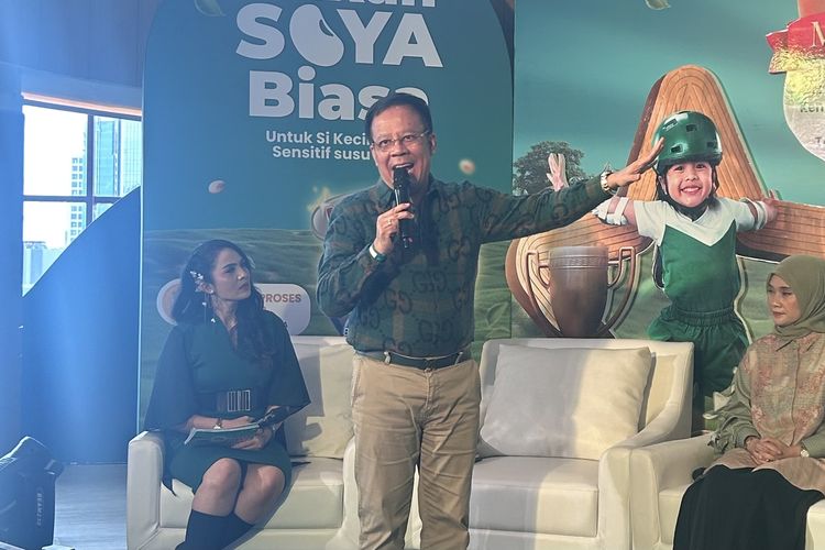 Dokter Spesialis Alergi dan Imunologi Anak Prof. Dr. Budi Setiabudiawan, dr.Sp.A(K), M.Kes dalam Media Briefing Kalbe Nutritionals Dukung Anak Alergi Susu Sapi Menjadi Generasi Anak Juara di Kuningan City Mall, Jakarta Selatan, Kamis (12/12/2024).