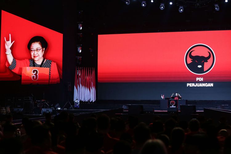 Ketua Umum Partai Demokrasi Indonesia Perjuangan (PDI P), Megawati Soekarnoputri memberikan pidato saat perayaan HUT ke-50 PDI P di JI Expo Kemayoran, Jakarta, Selasa (10/01/2023).