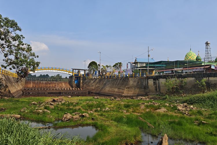 Bendungan Benanga Mengering, Warga Samarinda Beli Air hingga Sedot Sisa Air Sungai