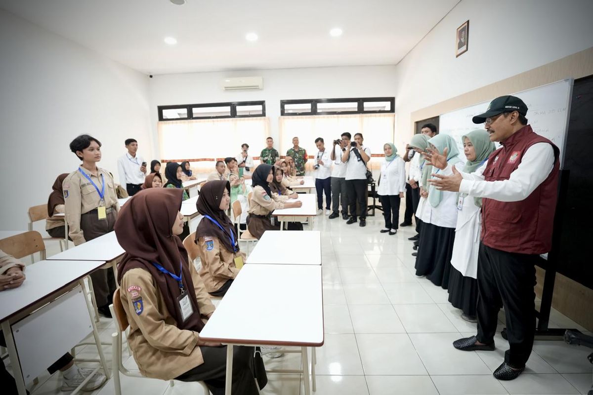 Menteri Sosial (Mensos) Saifullah Yusuf dalam kegiatan Masa Pengenalan Lingkungan Sekolah (MPLS), Rabu (1672025).
