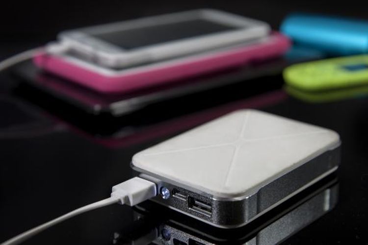 Sebisa mungkin hindari pemakaian powerbank untuk men-charge handphone.