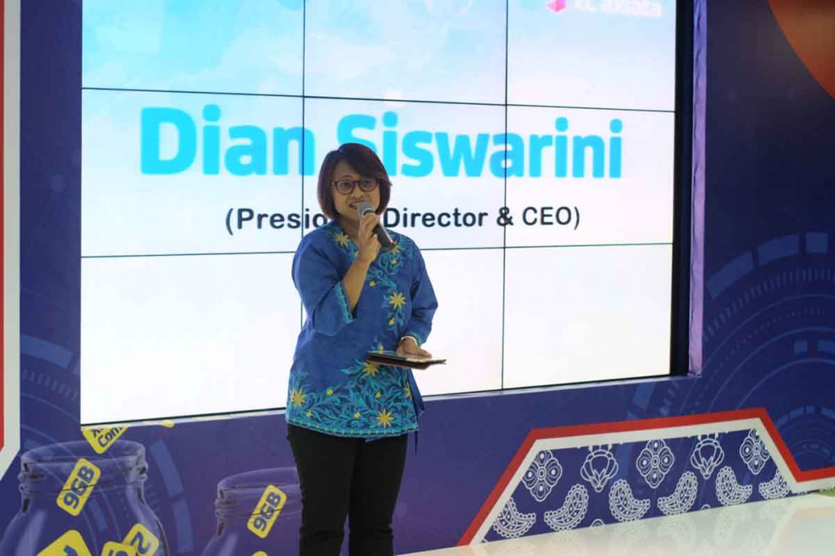 CEO XL Axiata Dian Siswarini saat memberikan penjelasan dilepasnya layanan e-commerce Elevania, Selasa (29/8/2017)