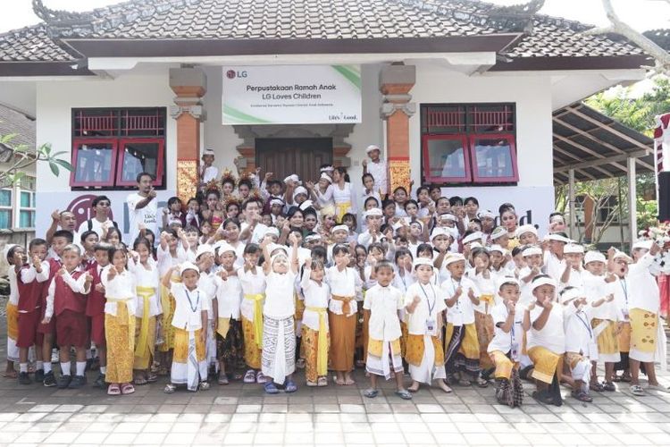 Hadirkan Perpustakaan Ramah Anak LG Loves Children di Bali, LG Dukung Literasi dan Edukasi Lingkungan Sejak Dini