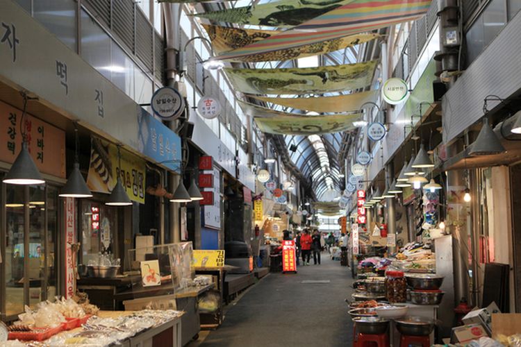 Tongin Market adalah pasar tradisional yang ada di Seoul, Korea Selatan.