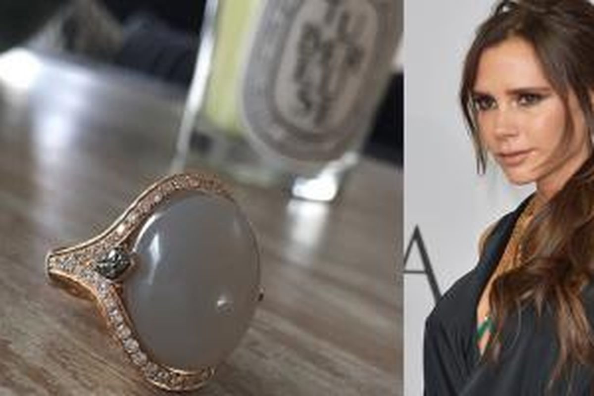 Victoria Beckham juga penah mengunggah kekagumannya terhadap batu akik moonstone (Biduri Bulan) yang dibuat menjadi cincin pada akun Instagram-nya. 
