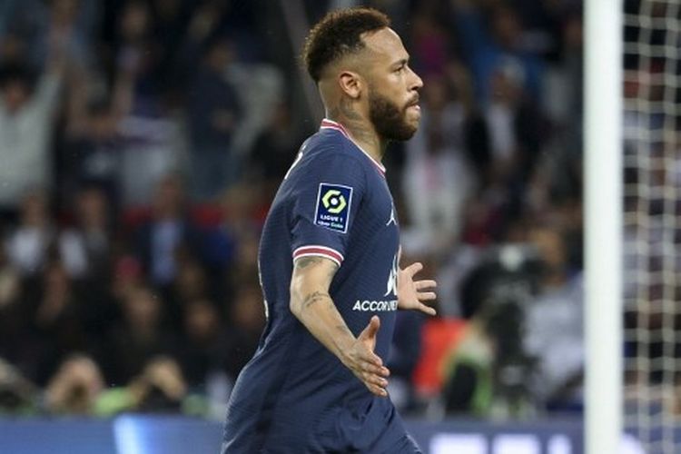 Neymar berselebrasi seusai mencetak gol dalam laga PSG vs Troyes di Ligue 1 2021-2022 yang digelar di Stadion Parc des Princes, Paris, Perancis, pada 8 Mei 2022 atau 9 Mei 2022 dini hari WIB.