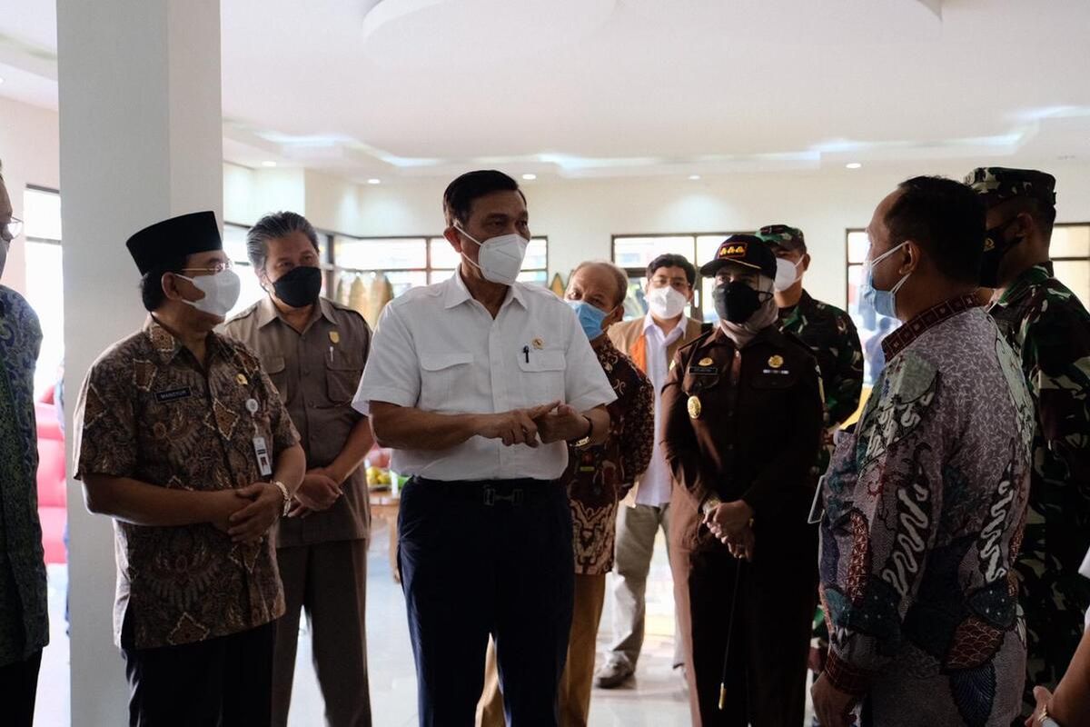 Menteri Koordinator Bidang Kemaritiman dan Investasi Luhut Binsar Pandjaitan di isoter Covid-19 di Hotel Borobudur Indah Kota Magelang, Jumat (6/8/2021).