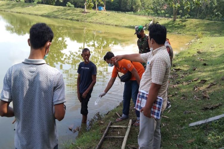 Marno (58) petani asal Desa Warukaranganyar, Kecamatan Purwodadi, Kabupaten Grobogan, Jawa Tengah tewas tenggelam di embung tak jauh dari rumahnya, Jumat (24/6/2022) siang.