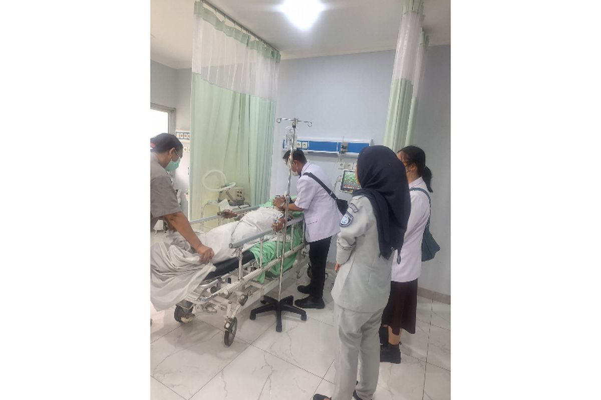 Jasa Raharja menjamin seluruh korban kecelakaan beruntun yang  melibatkan truk bermuatan sofa di Gerbang Tol Halim Utara, Jakarta Timur,  Rabu (27/3/2024).