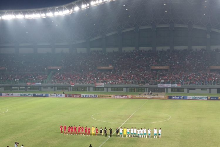 Suasana jelang laga fase grup Piala AFF U19 2022 antara timnas Indonesia vs Vietnam di Stadion Patriot Candrabhaga, Bekasi, Sabtu (2/7/2022).