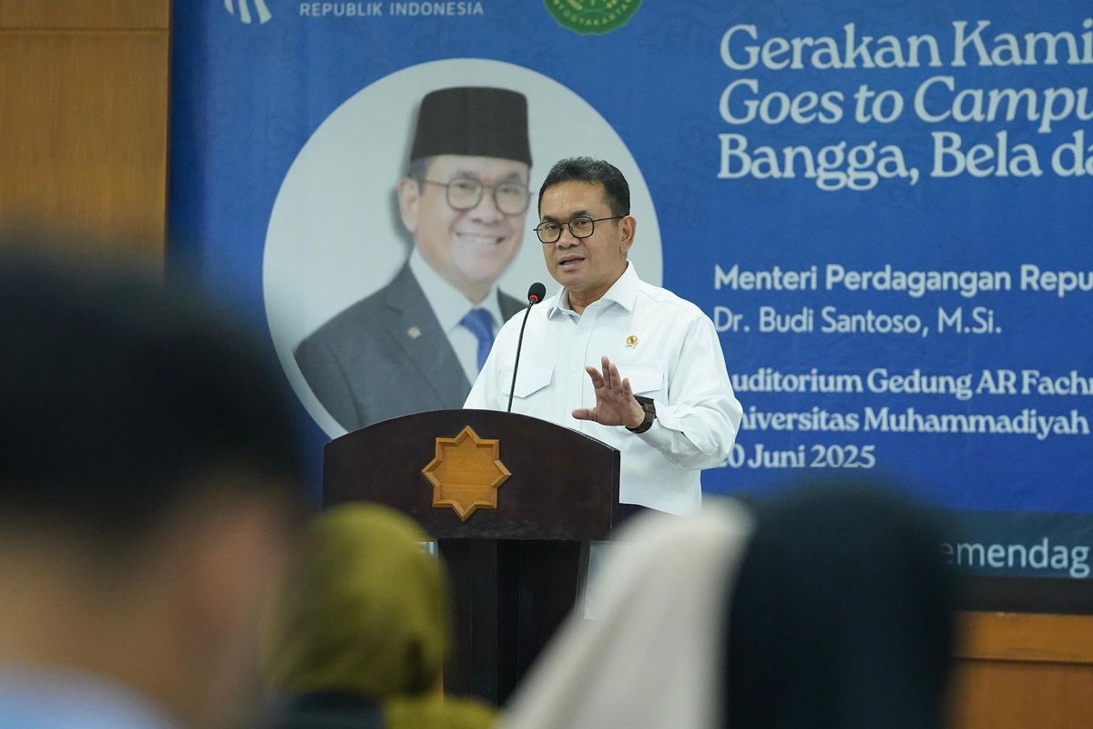 Menteri Perdagangan (Mendag) Budi Santoso saat meluncurkan GASPOL Goes to Campus bertajuk ?Bangga, Bela dan Beli Buatan Indonesia? di Universitas Muhammadiyah Yogyakarta (UMY), Yogyakarta, Jumat, (20/6/2025). 
