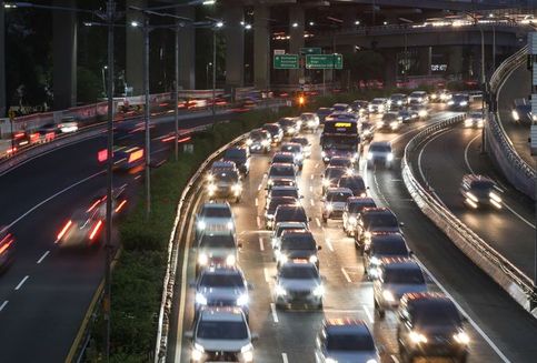Bolehkah Menyalip dari Kiri di Jalan Tol? Ini Aturannya