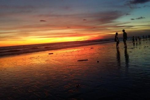Pesona Pantai Berawa di Bali, Indahnya Sunset dan Bisa Berselancar