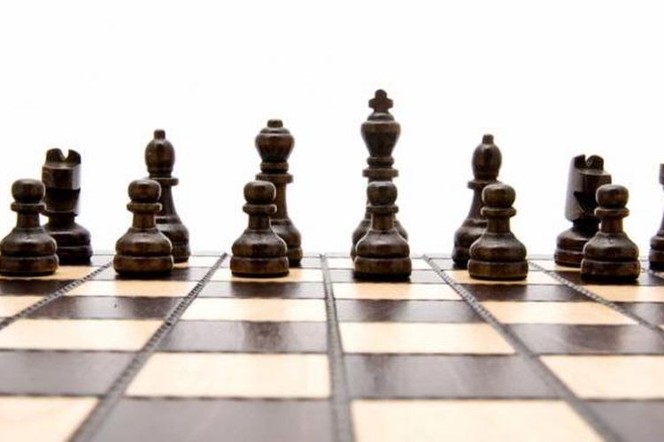 Ilustrasi papan catur. Dalam artikel ini dijelaskan mengenai ukuran bidak dan papan catur.