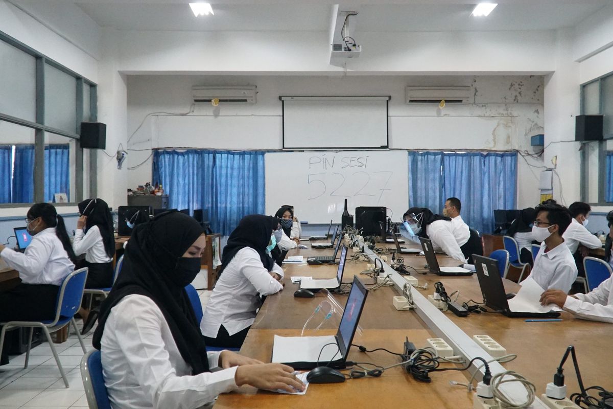 Suasana ujian SKB CPNS di Udinus Semarang.