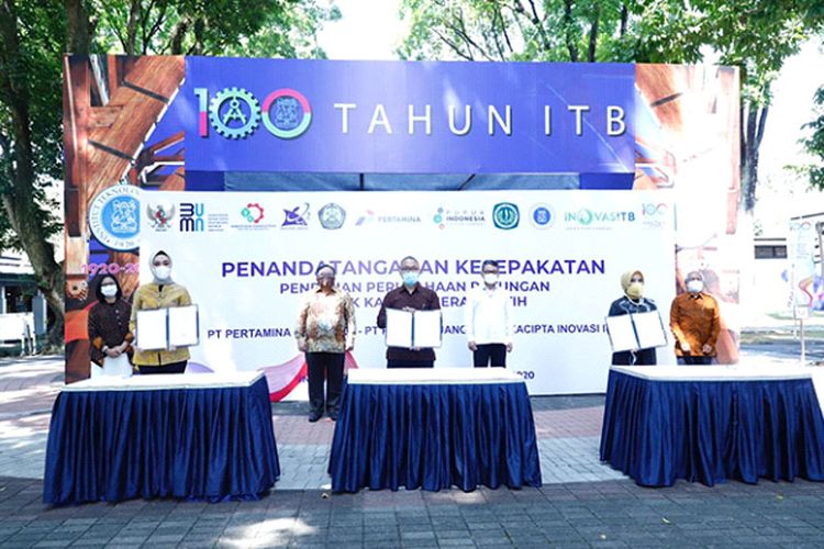Pertamina tanda tangani kerja sama perusahaan patungan dengan ITB dan Pupuk Kujang, Rabu (30/7/2020). 