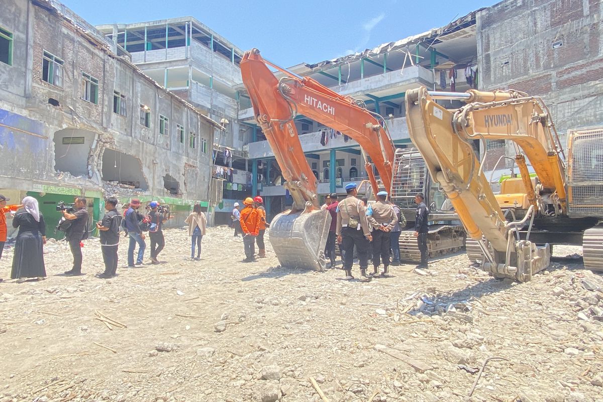 Kondisi pasca runtuhan mushala Ponpes Al Khoziny Sidoarjo yang ambruk, Selasa (7/10/2025)