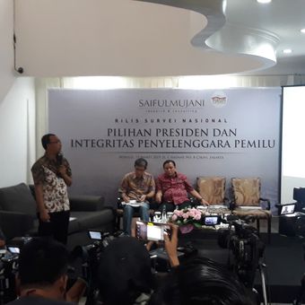 Rilis survei Saiful Mujani Research and Consulting (SMRC) di Kantor SMRC, Jakarta, Minggu (10/3/2019).